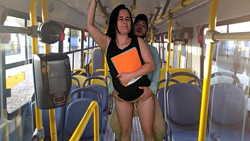 Estudante eacute fodida dentro do ocirc nibus em publico!
