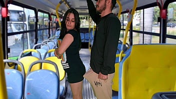Estudante sendo encoxada no ocirc nibus em puacute blico!